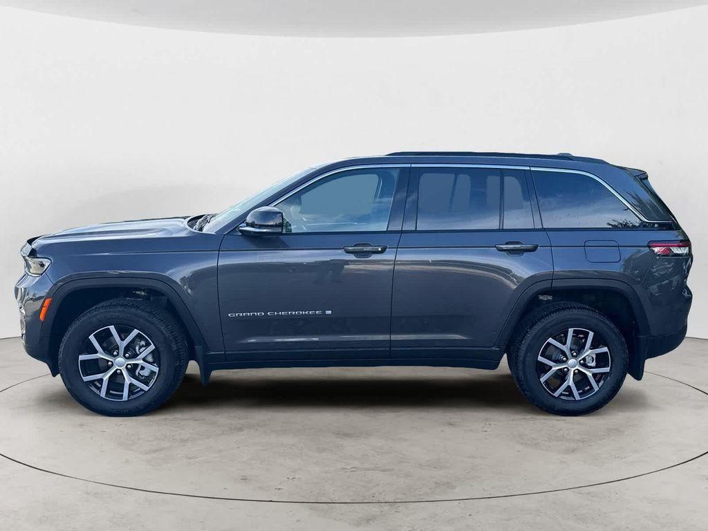 used 2025 Jeep Grand Cherokee car, priced at $37,499