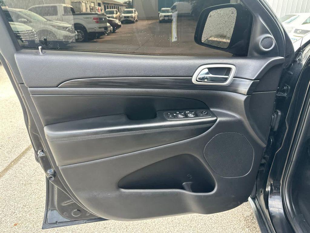 used 2020 Jeep Grand Cherokee car, priced at $17,999