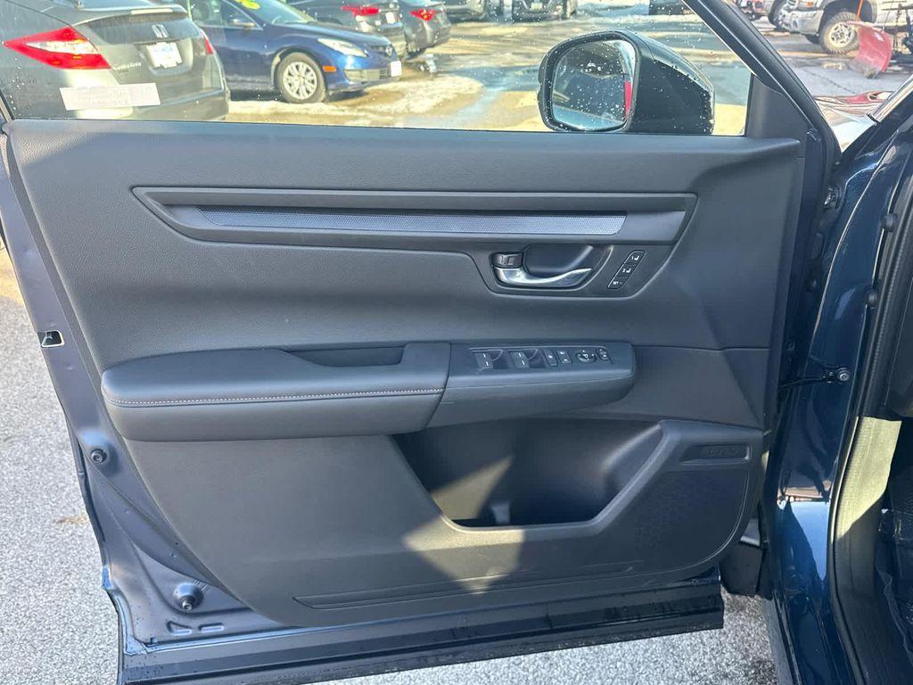 new 2026 Honda CR-V Hybrid car, priced at $41,675