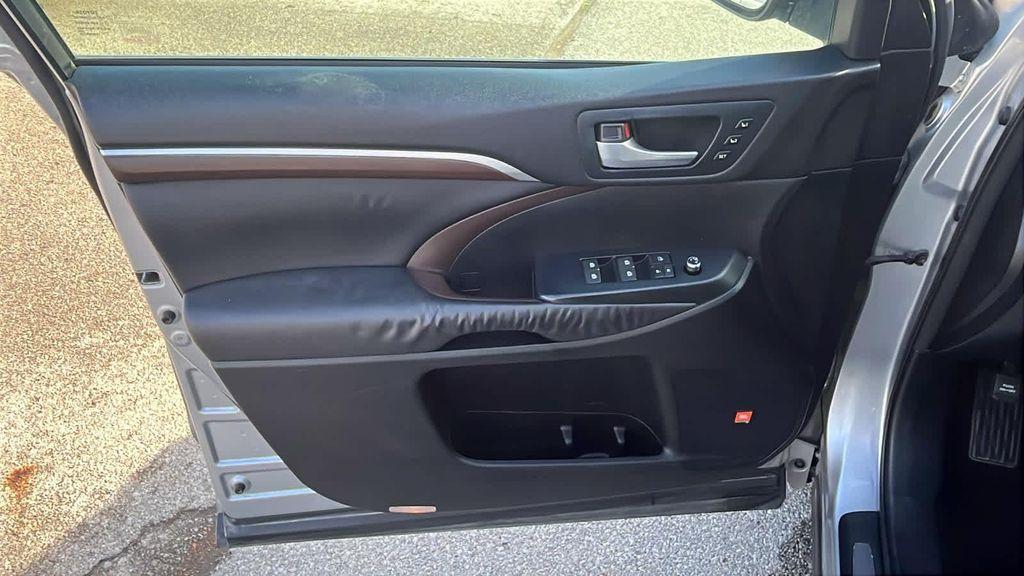 used 2014 Toyota Highlander car, priced at $9,999