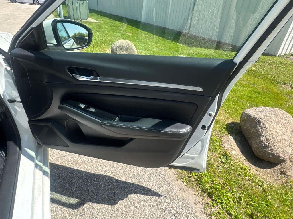 used 2023 Nissan Altima car, priced at $21,999
