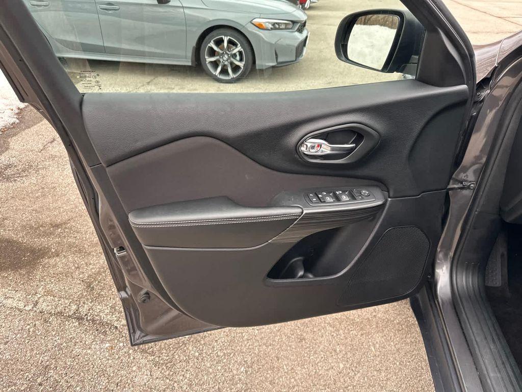 used 2017 Jeep Cherokee car, priced at $12,999