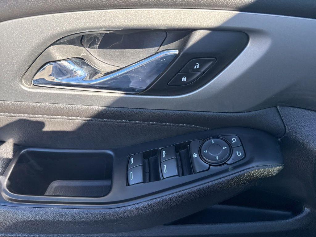 used 2023 Chevrolet Traverse car, priced at $29,499