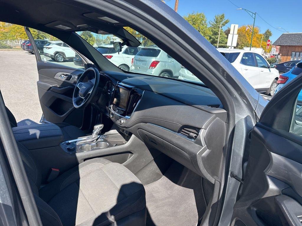used 2023 Chevrolet Traverse car, priced at $29,499