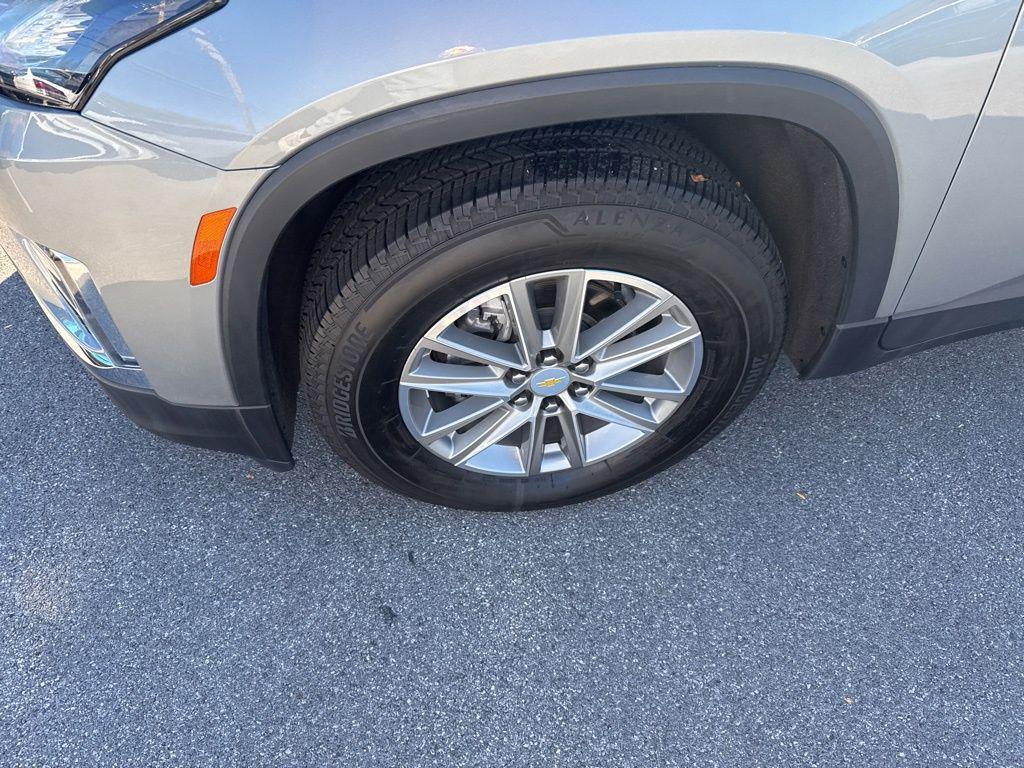 used 2023 Chevrolet Traverse car, priced at $29,499