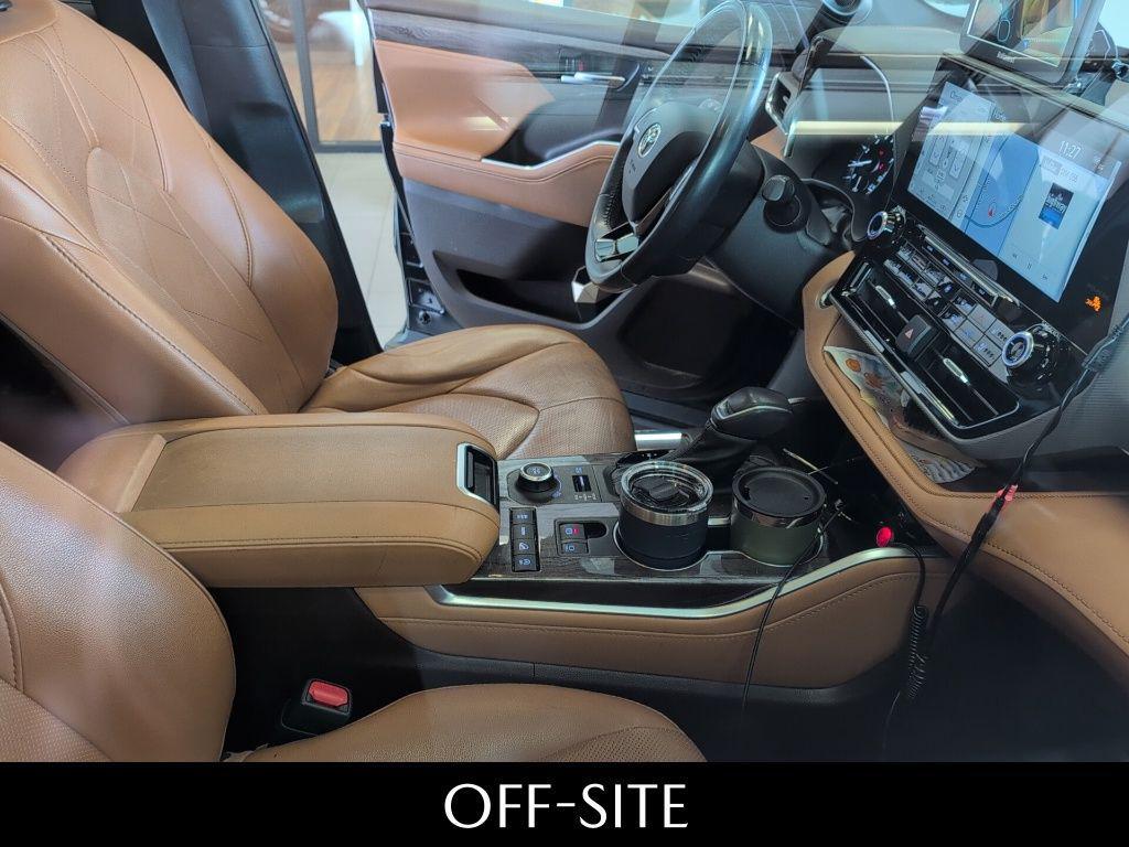 used 2021 Toyota Highlander car, priced at $34,990