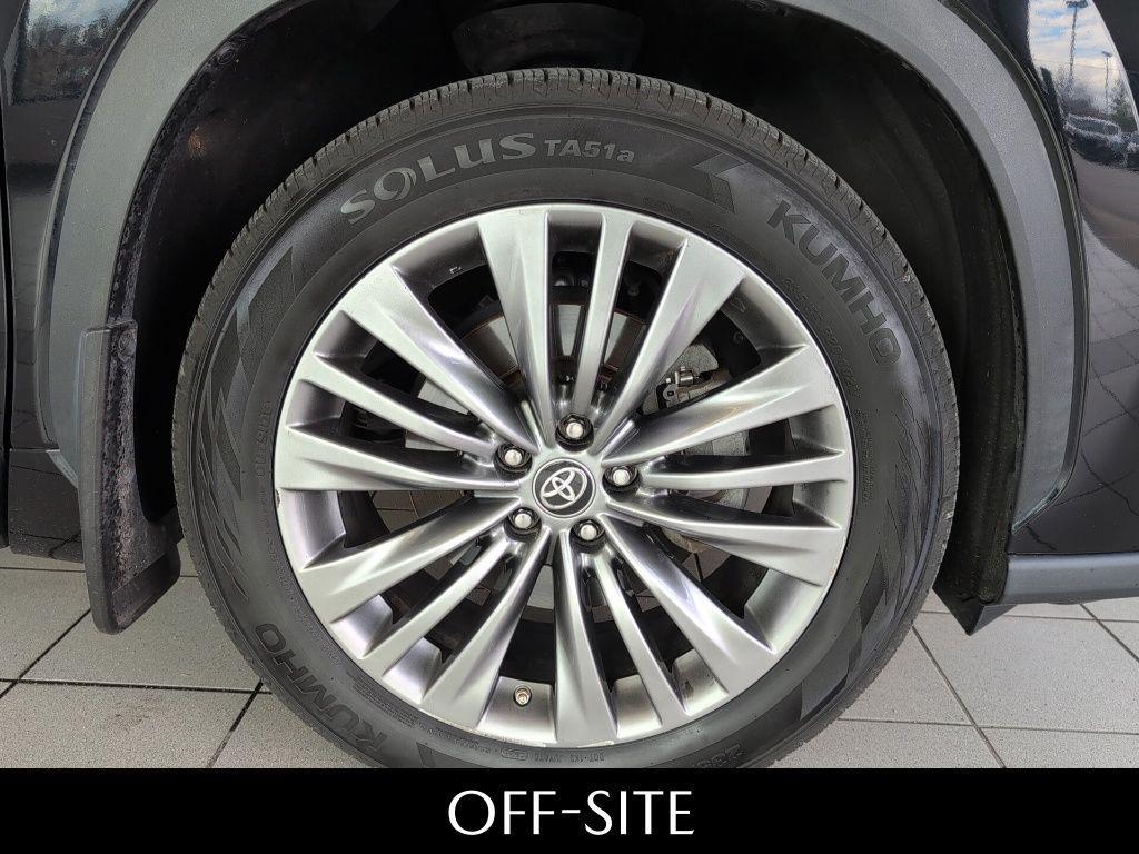 used 2021 Toyota Highlander car, priced at $34,990