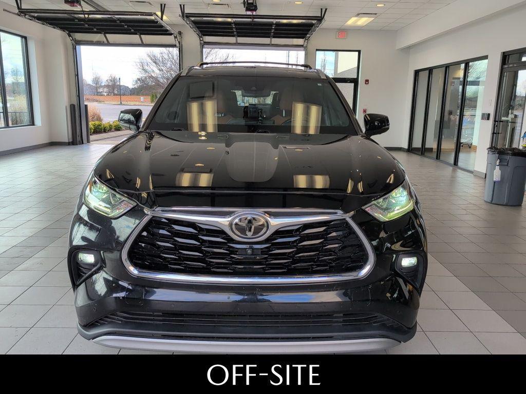 used 2021 Toyota Highlander car, priced at $34,990