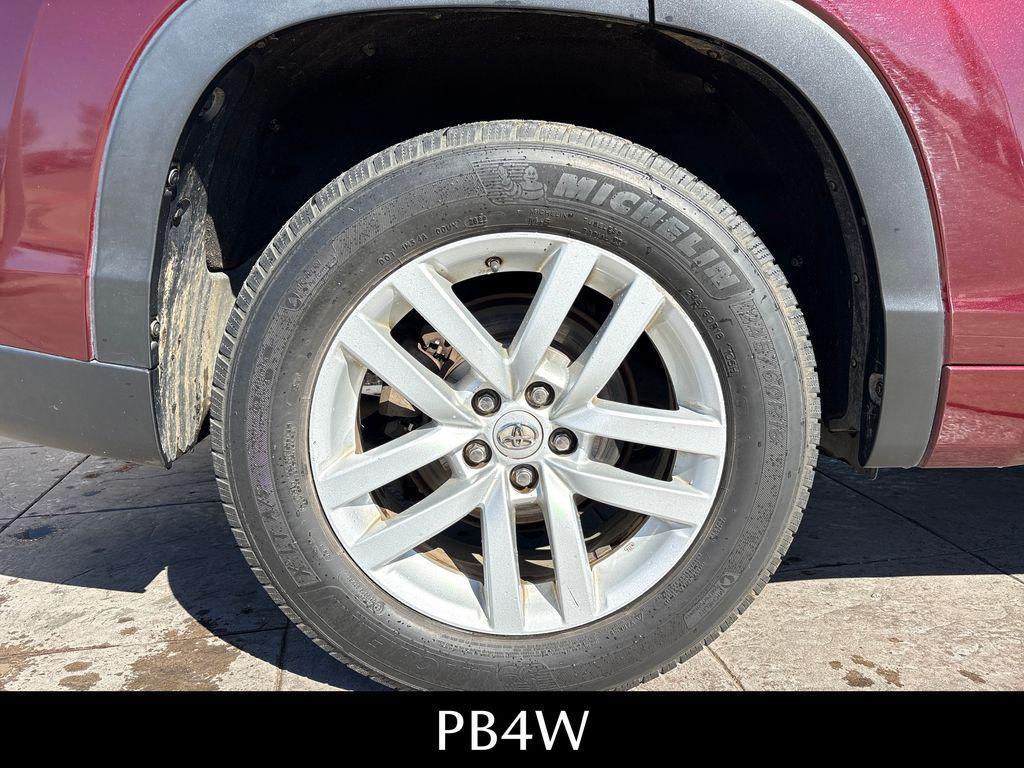 used 2015 Toyota Highlander car, priced at $9,999