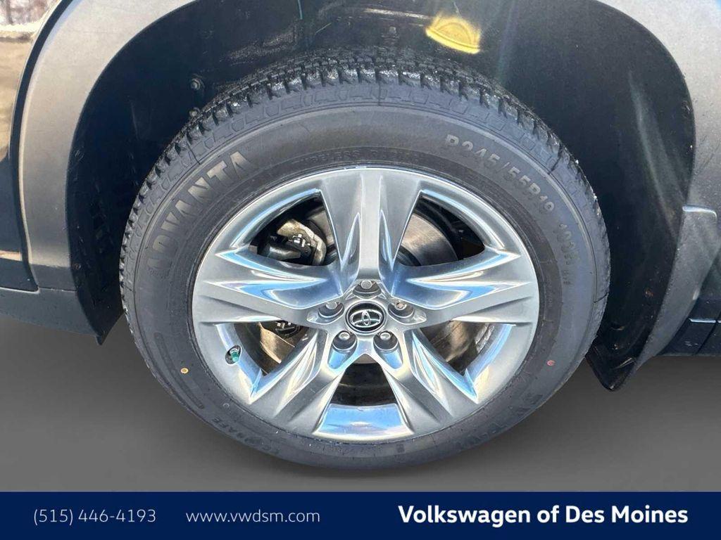 used 2018 Toyota Highlander Hybrid car, priced at $27,999