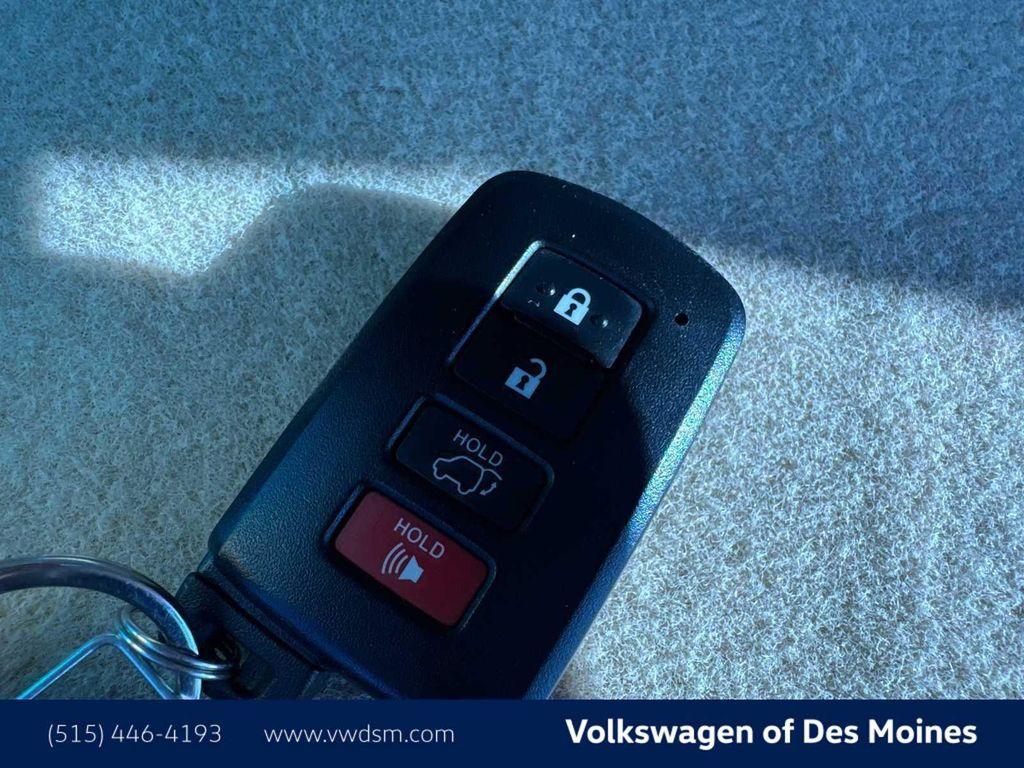 used 2018 Toyota Highlander Hybrid car, priced at $27,999