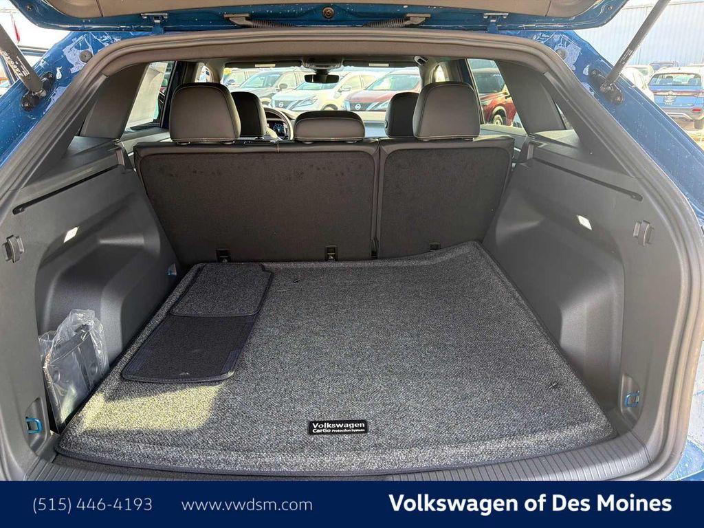 new 2026 Volkswagen Atlas Cross Sport car, priced at $38,926