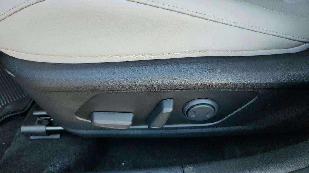new 2025 Hyundai Elantra car, priced at $25,669