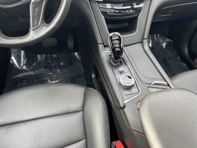 used 2022 Cadillac XT5 car, priced at $31,500