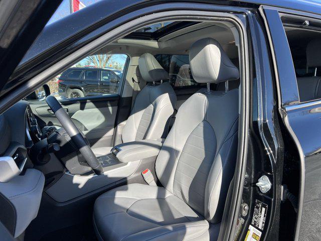 used 2021 Toyota Highlander car, priced at $29,000