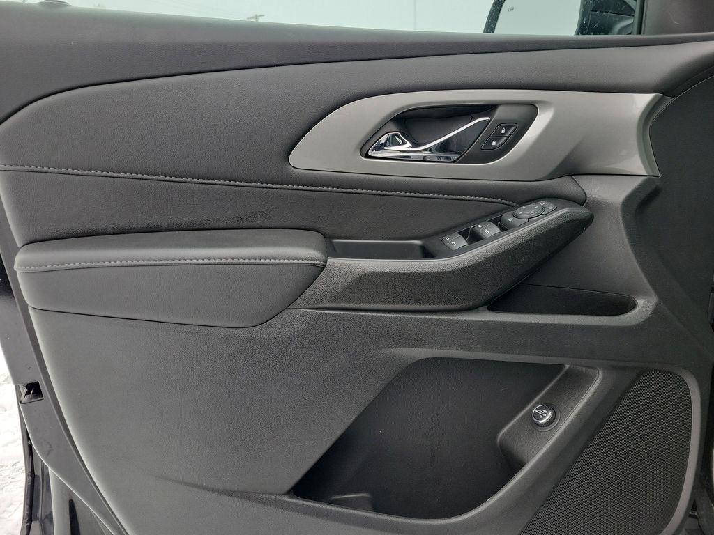 used 2023 Chevrolet Traverse car, priced at $32,999