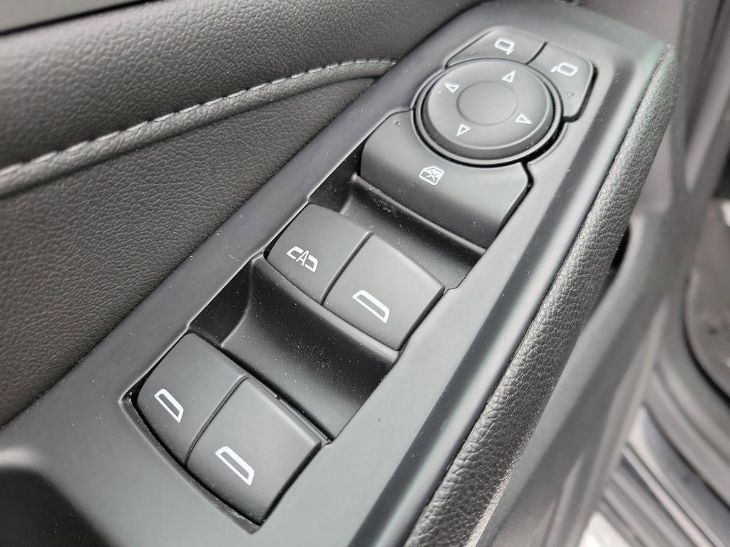 used 2023 Chevrolet Traverse car, priced at $32,999