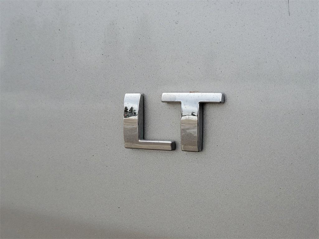 used 2022 Chevrolet Traverse car, priced at $24,899