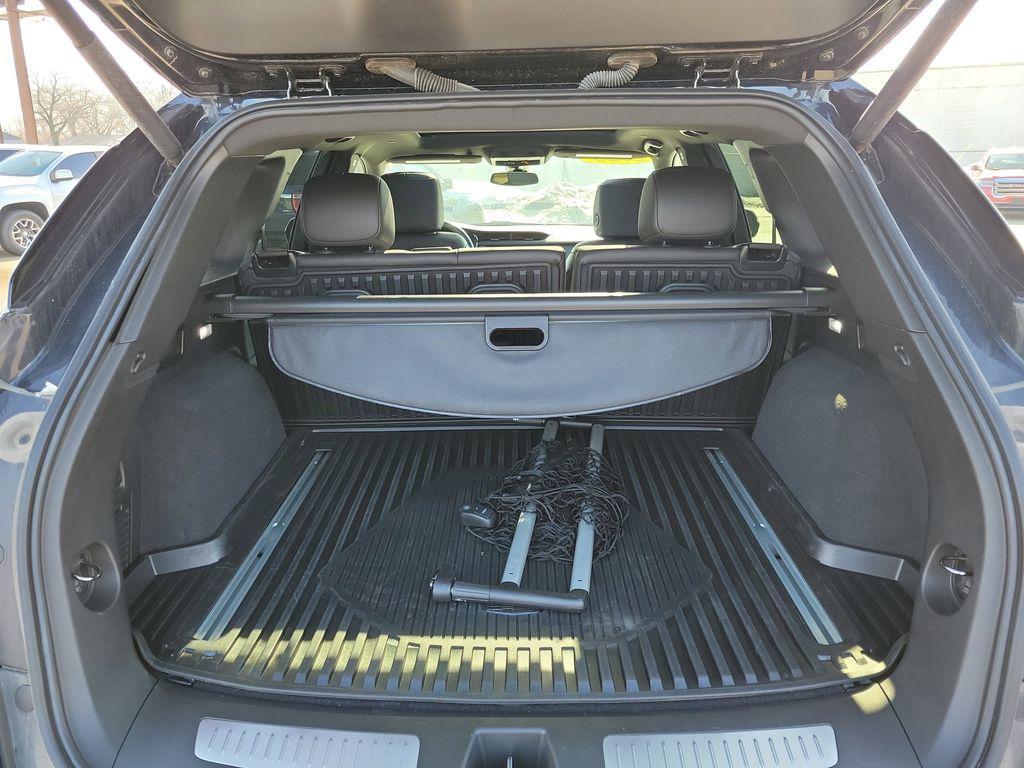 used 2023 Cadillac XT5 car, priced at $33,999