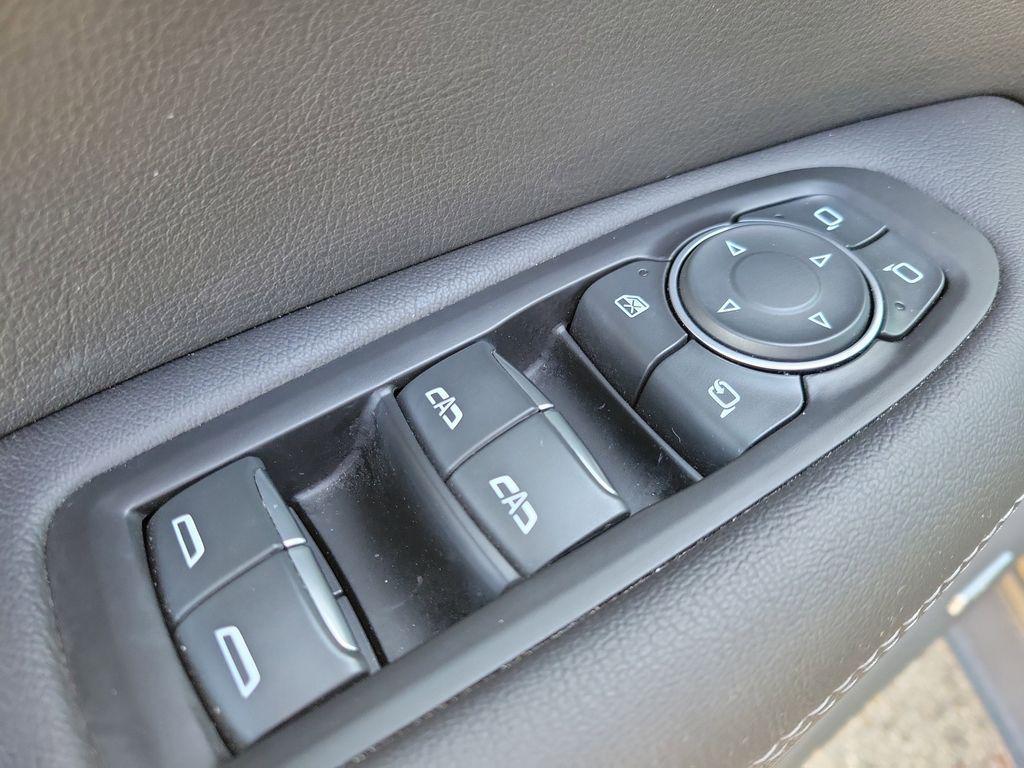 used 2023 Cadillac XT5 car, priced at $33,999