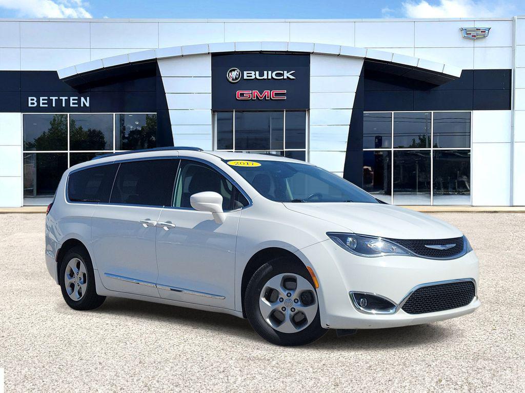 used 2017 Chrysler Pacifica car, priced at $13,499