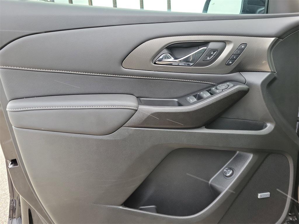 used 2023 Chevrolet Traverse car, priced at $40,999