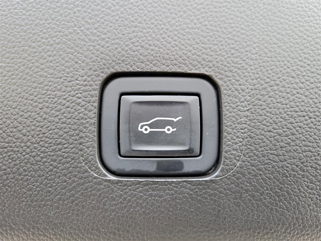 used 2023 Chevrolet Traverse car, priced at $40,999