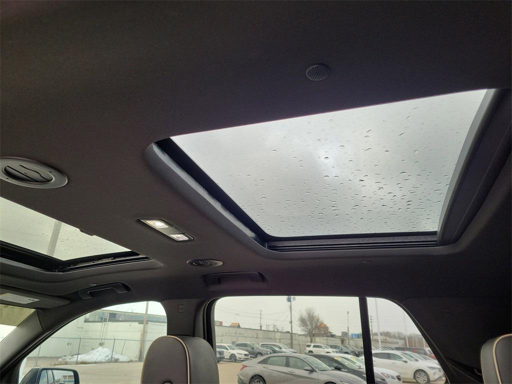 used 2023 Chevrolet Traverse car, priced at $40,999