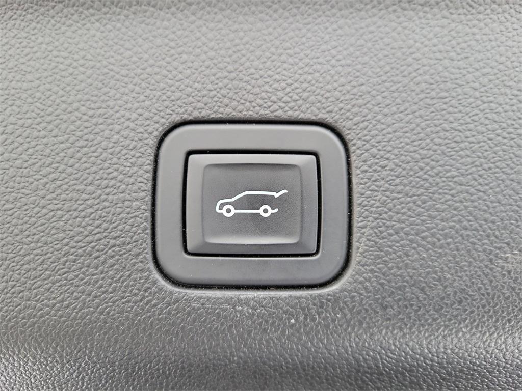 used 2024 GMC Yukon car, priced at $61,999