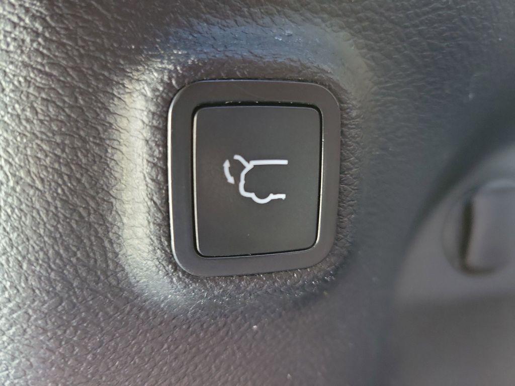 used 2020 Jeep Cherokee car, priced at $14,946