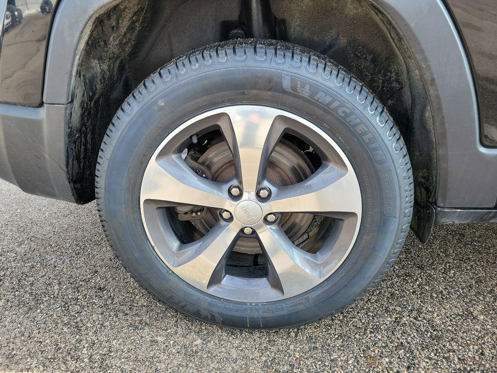 used 2019 Jeep Cherokee car, priced at $14,998