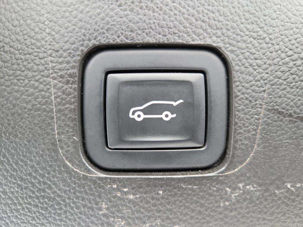 used 2022 Chevrolet Traverse car, priced at $23,499