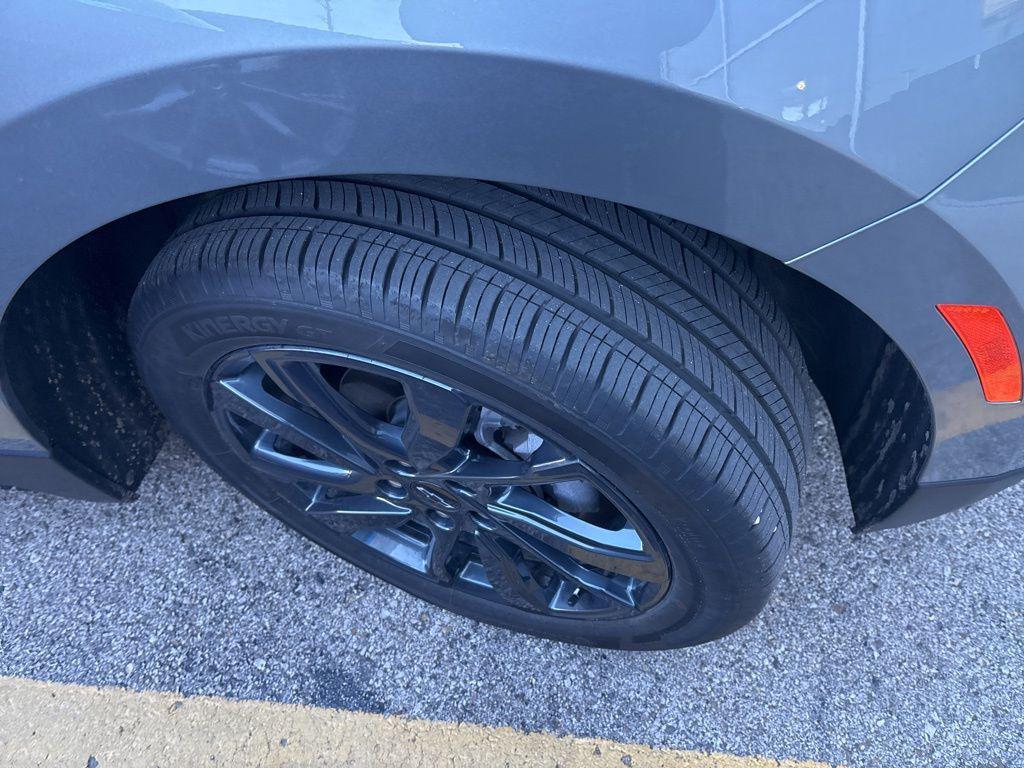 used 2024 Chevrolet Equinox car, priced at $28,999