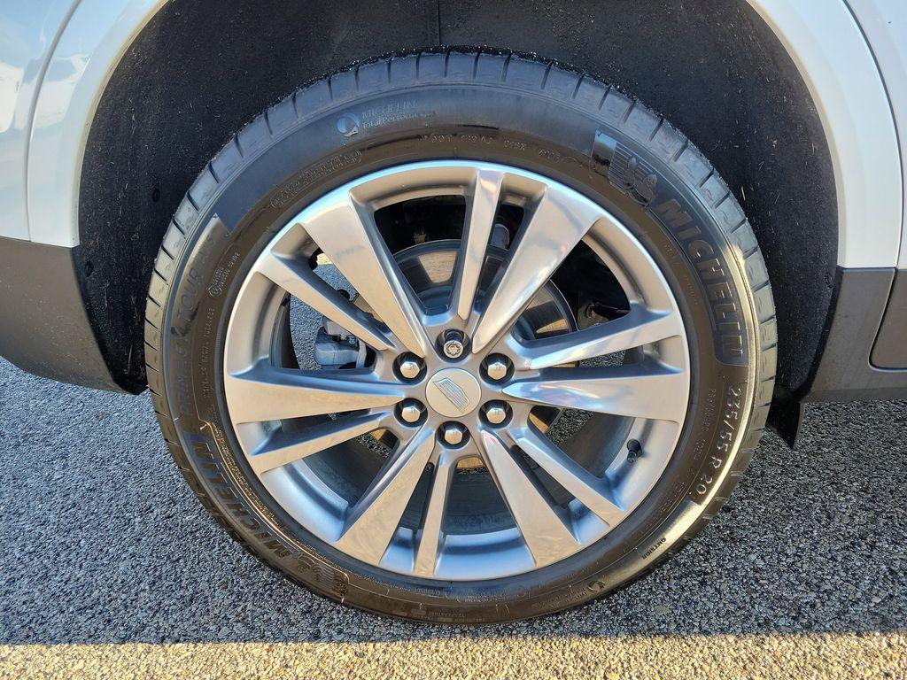 used 2024 Cadillac XT5 car, priced at $37,499