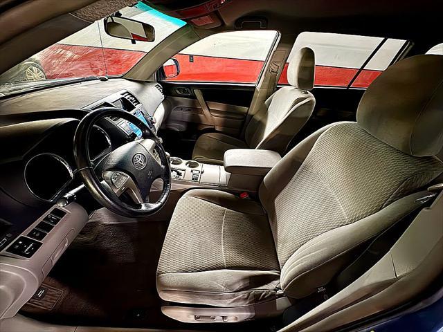 2010 SILVER Toyota Highlander