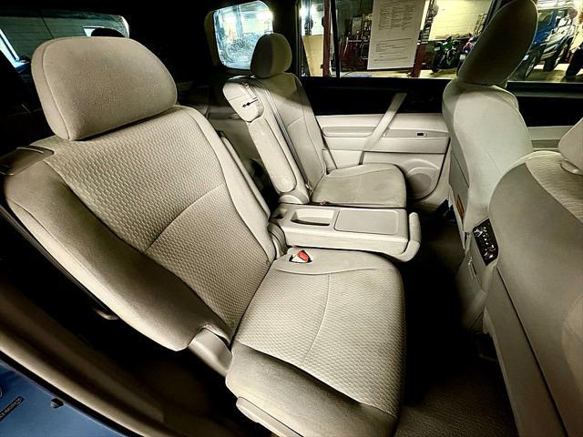 2010 SILVER Toyota Highlander