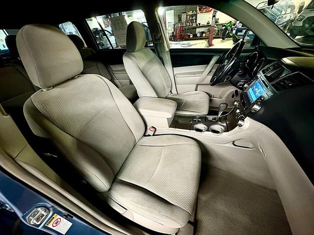 2010 SILVER Toyota Highlander