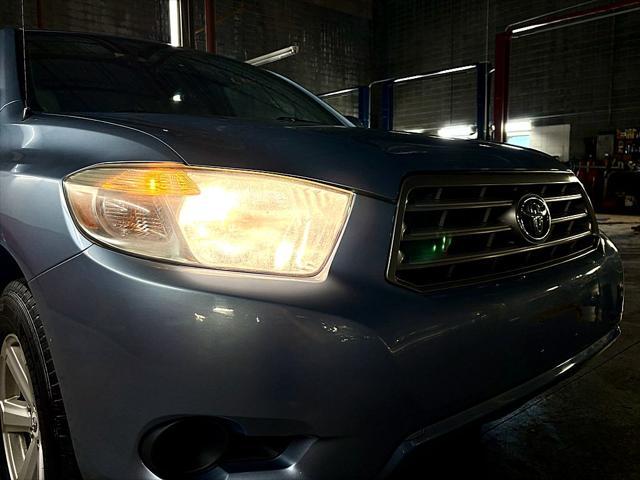 2010 SILVER Toyota Highlander