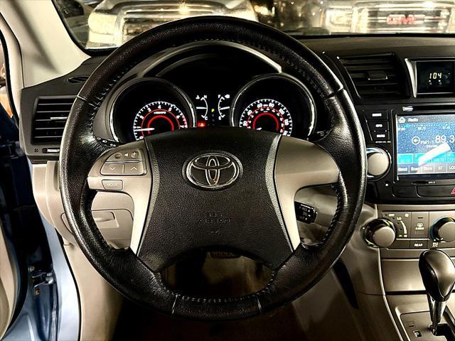 2010 SILVER Toyota Highlander