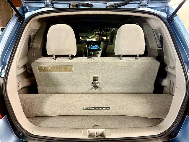 2010 SILVER Toyota Highlander