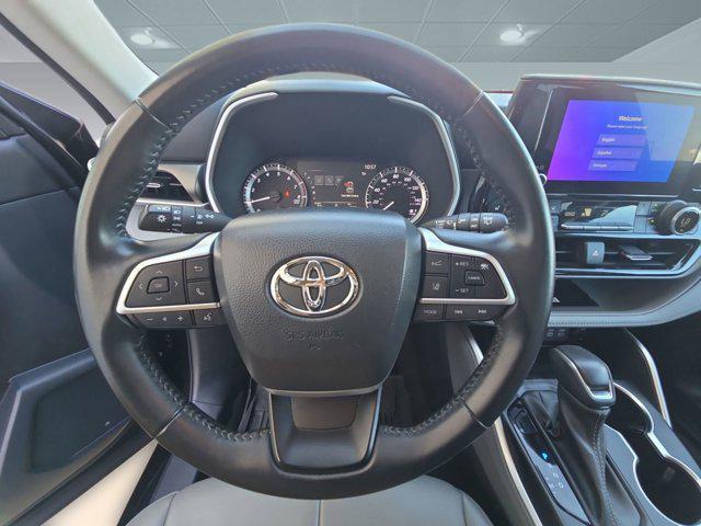 used 2023 Toyota Highlander car, priced at $34,996