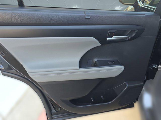 used 2023 Toyota Highlander car, priced at $34,996