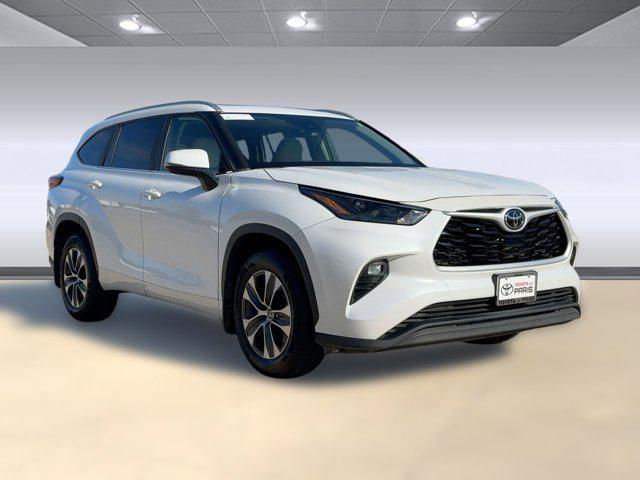 used 2023 Toyota Highlander car, priced at $29,897