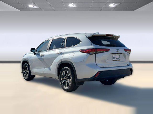 used 2023 Toyota Highlander car, priced at $29,897