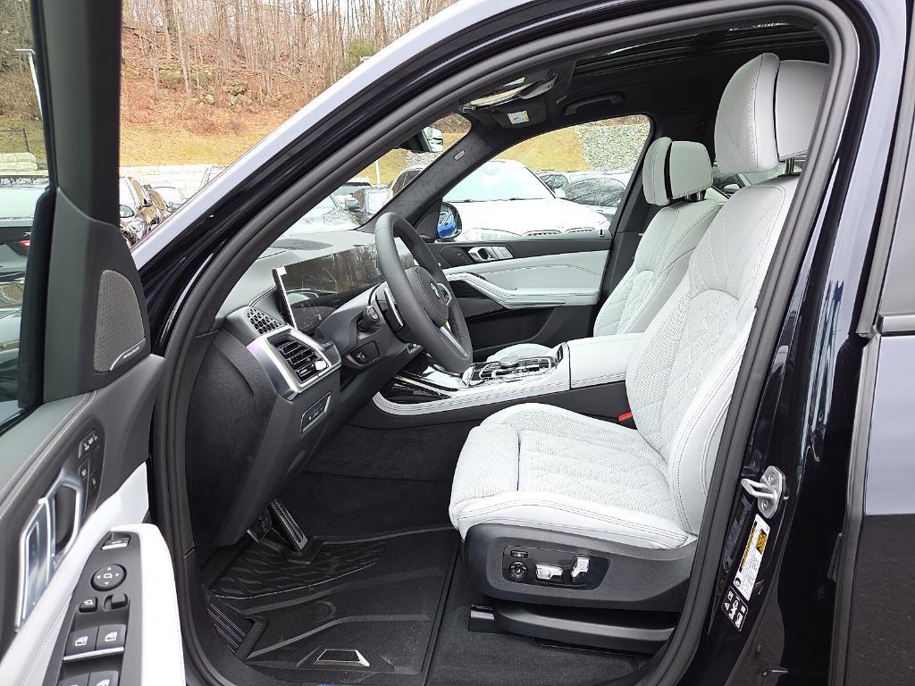 new 2026 BMW X7 car, priced at $101,205