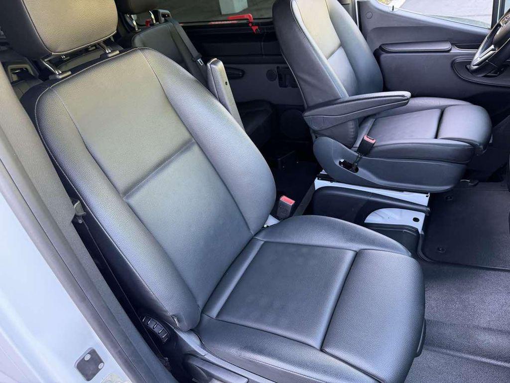 Mercedes-Benz Sprinter view 21