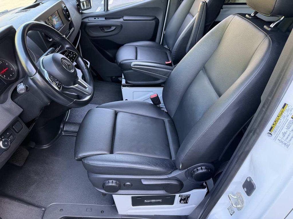 Mercedes-Benz Sprinter view 10