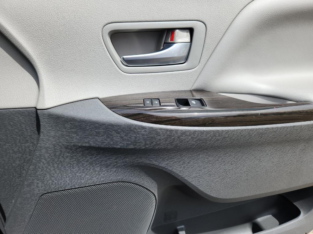used 2015 Toyota Sienna car, priced at $11,500