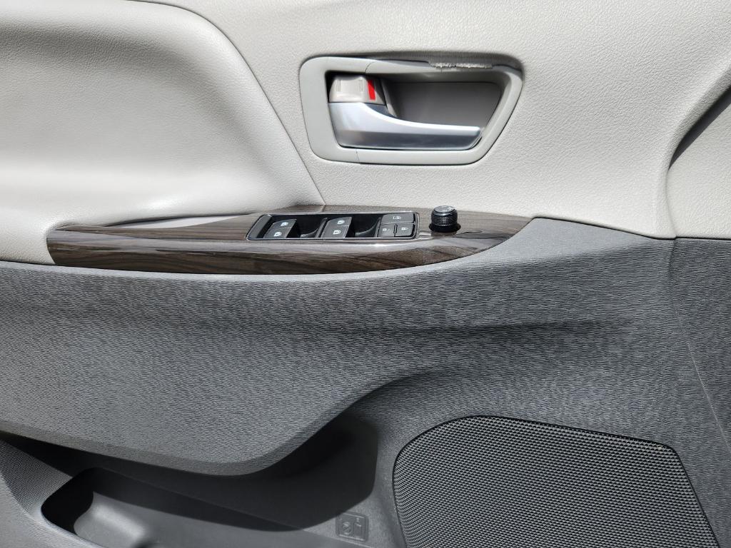 used 2015 Toyota Sienna car, priced at $11,500