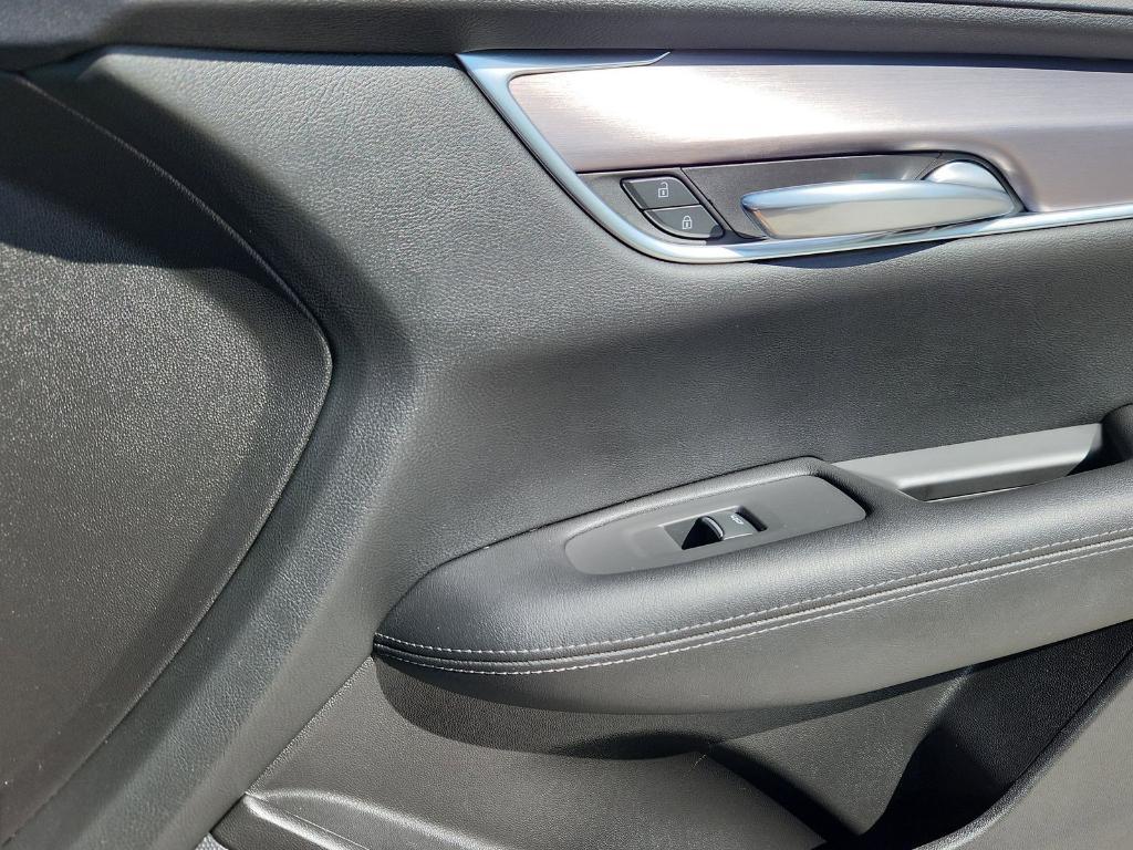 used 2021 Cadillac XT5 car, priced at $24,400